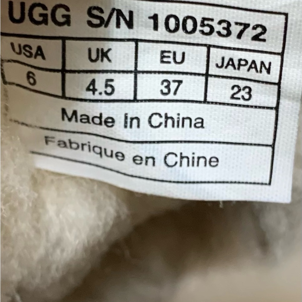 Ugg Classic Short Leather boots - Picture 11 of 11